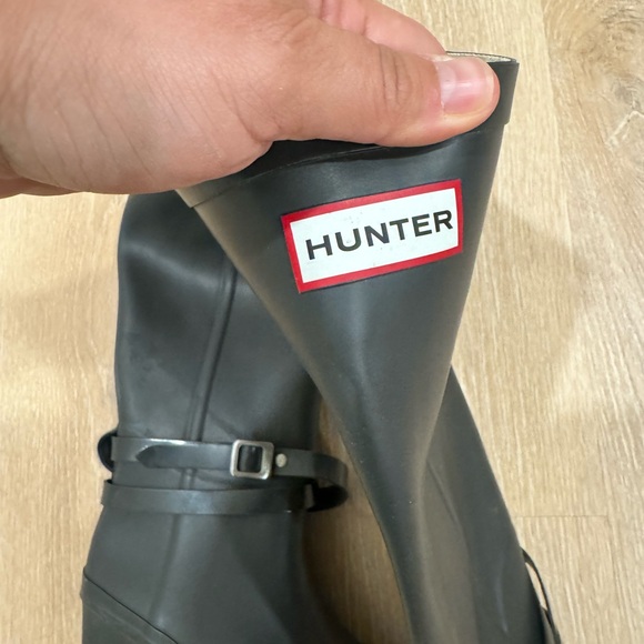 Gray hunter wedge boot, never worn. US 7, UK 5, EU 38 - Picture 2 of 4